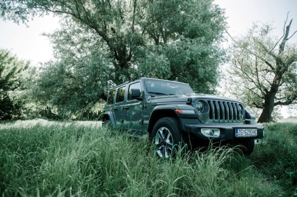 jeep wrangler sahara & garmin marq expedition rewiev 2019 green off road