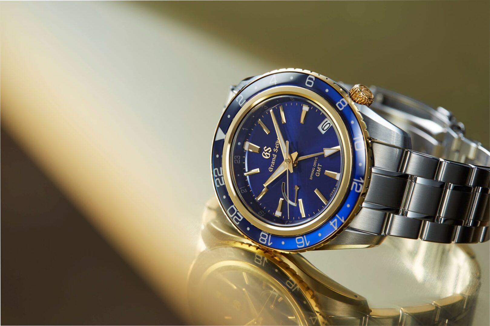 A Spring Drive GMT that shines in 18k yellow gold and blue | Tilia Speculum